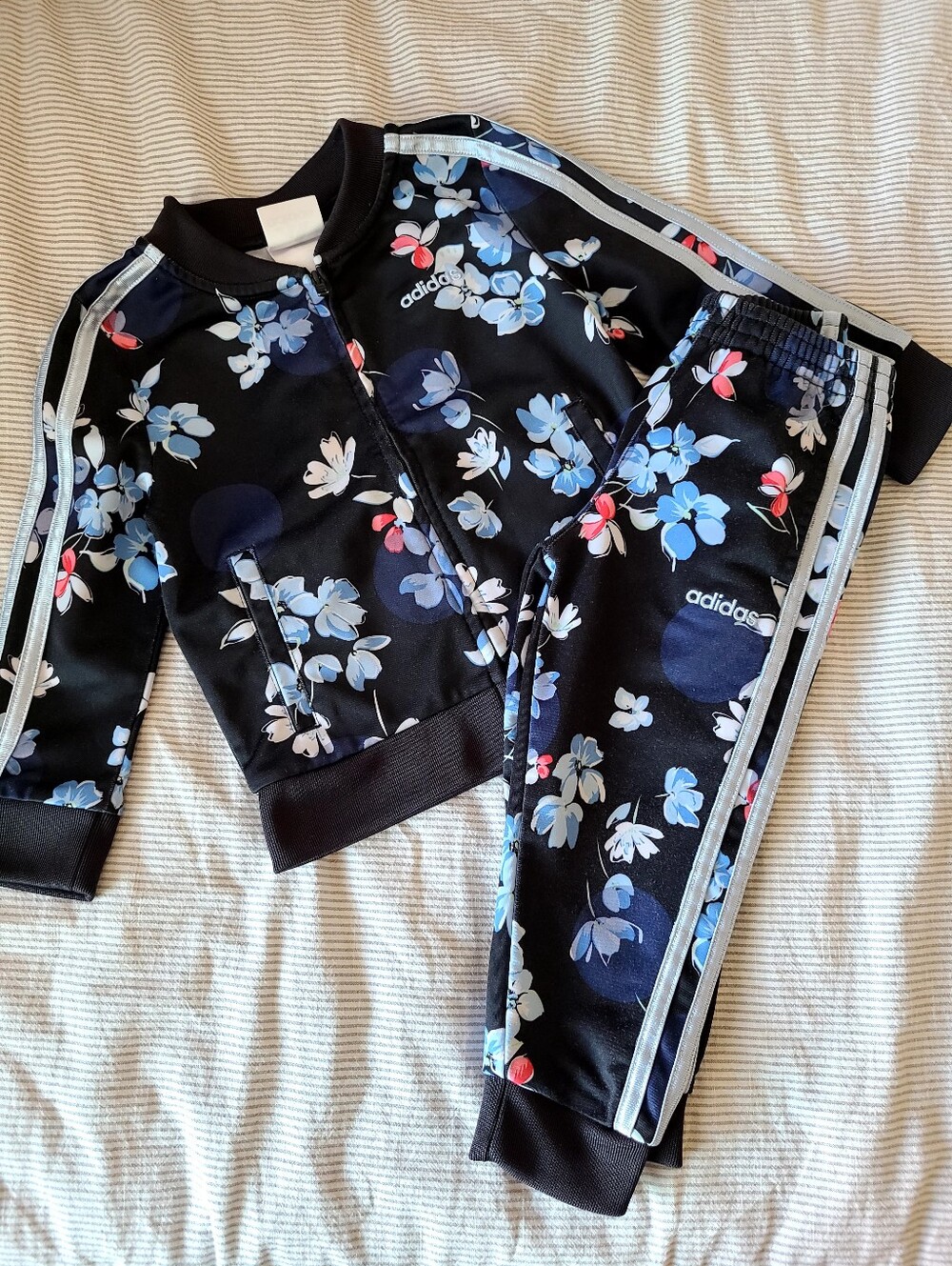 Adidas Toddler Tracksuit💙🖤